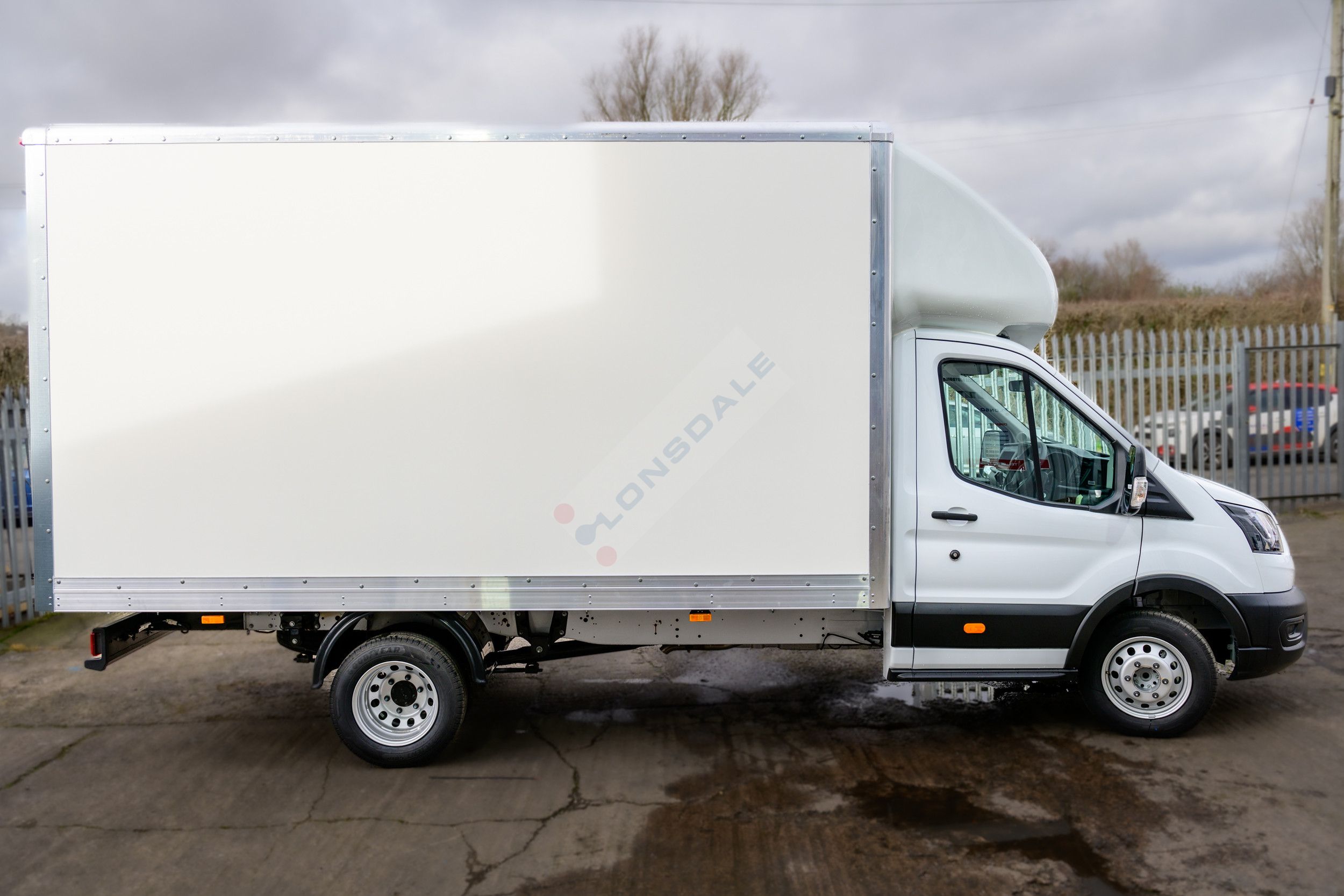 Ford Transit L4 RWD DRW lightweight luton body