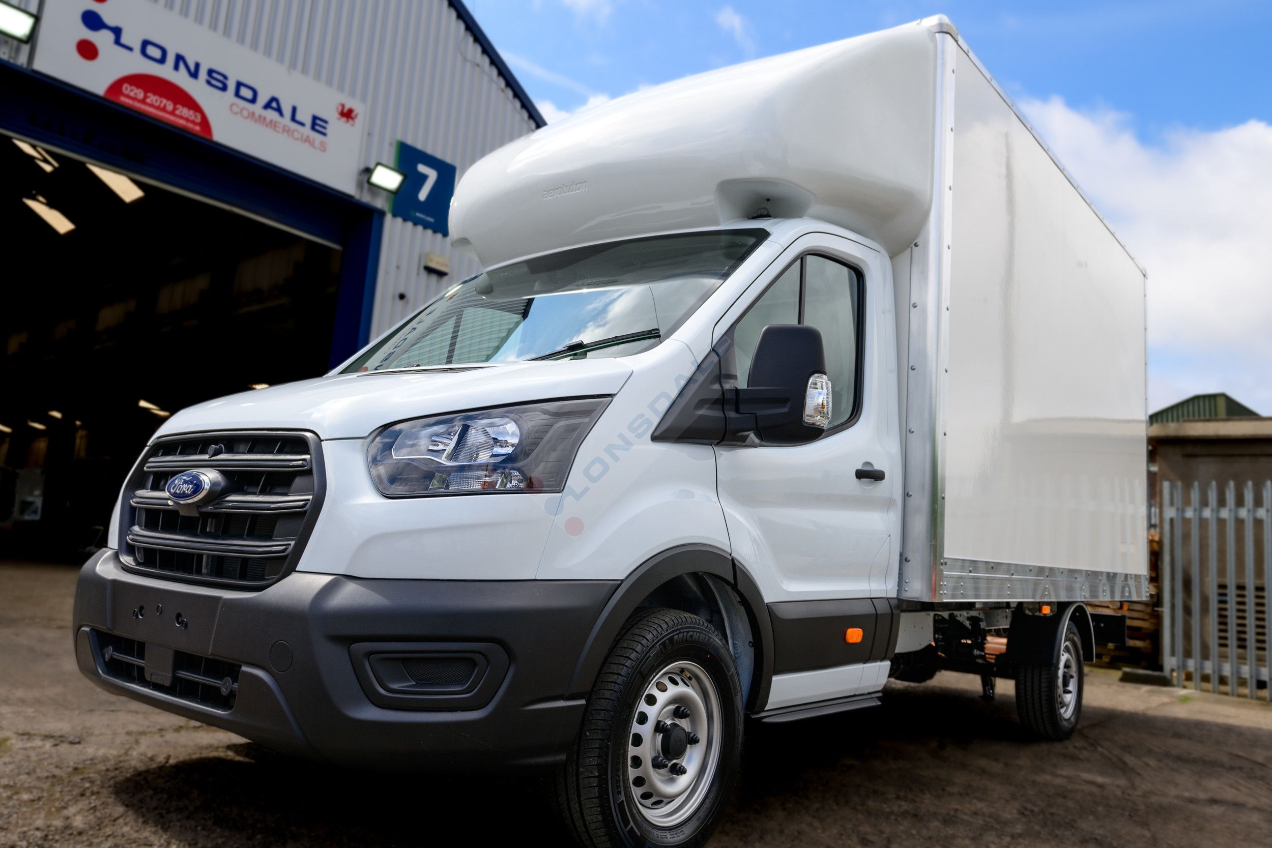 Ford Transit L4 RWD SRW lightweight luton body