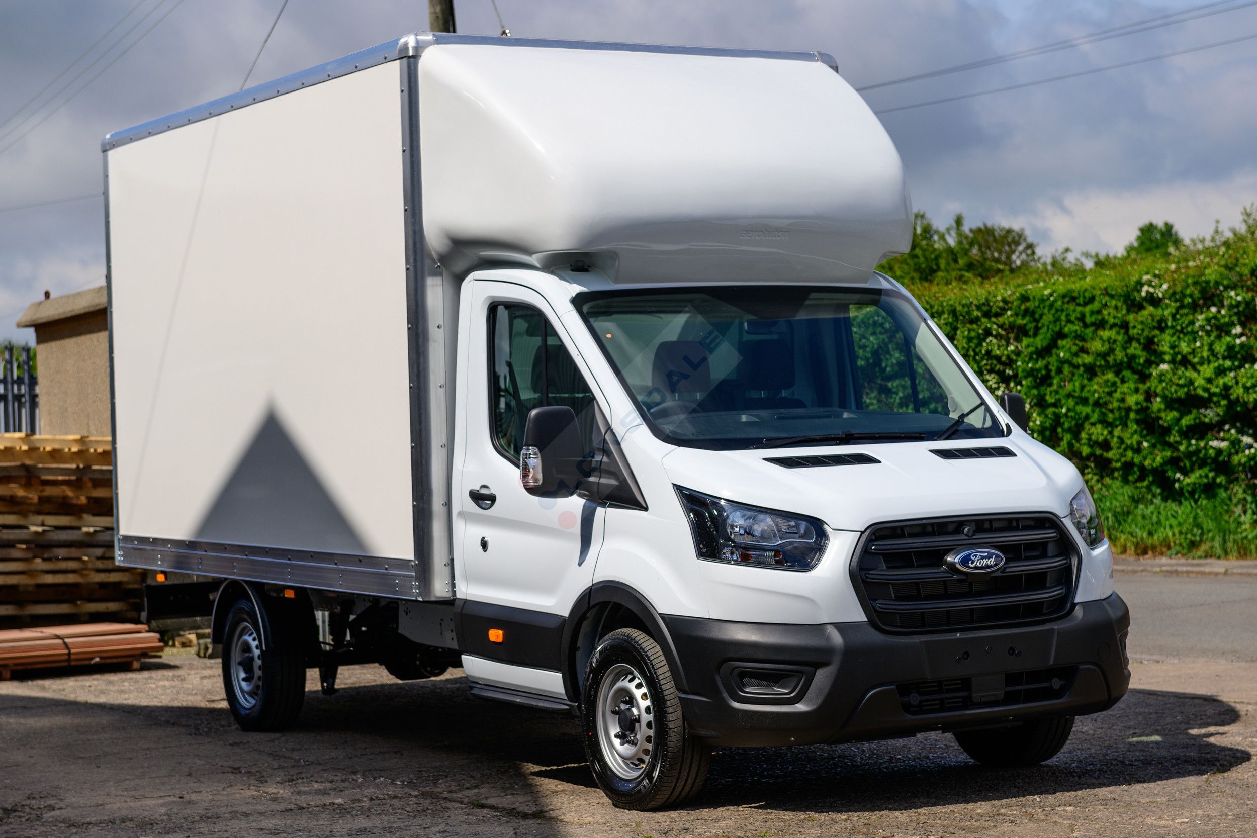 Ford Transit L4 RWD SRW lightweight luton body