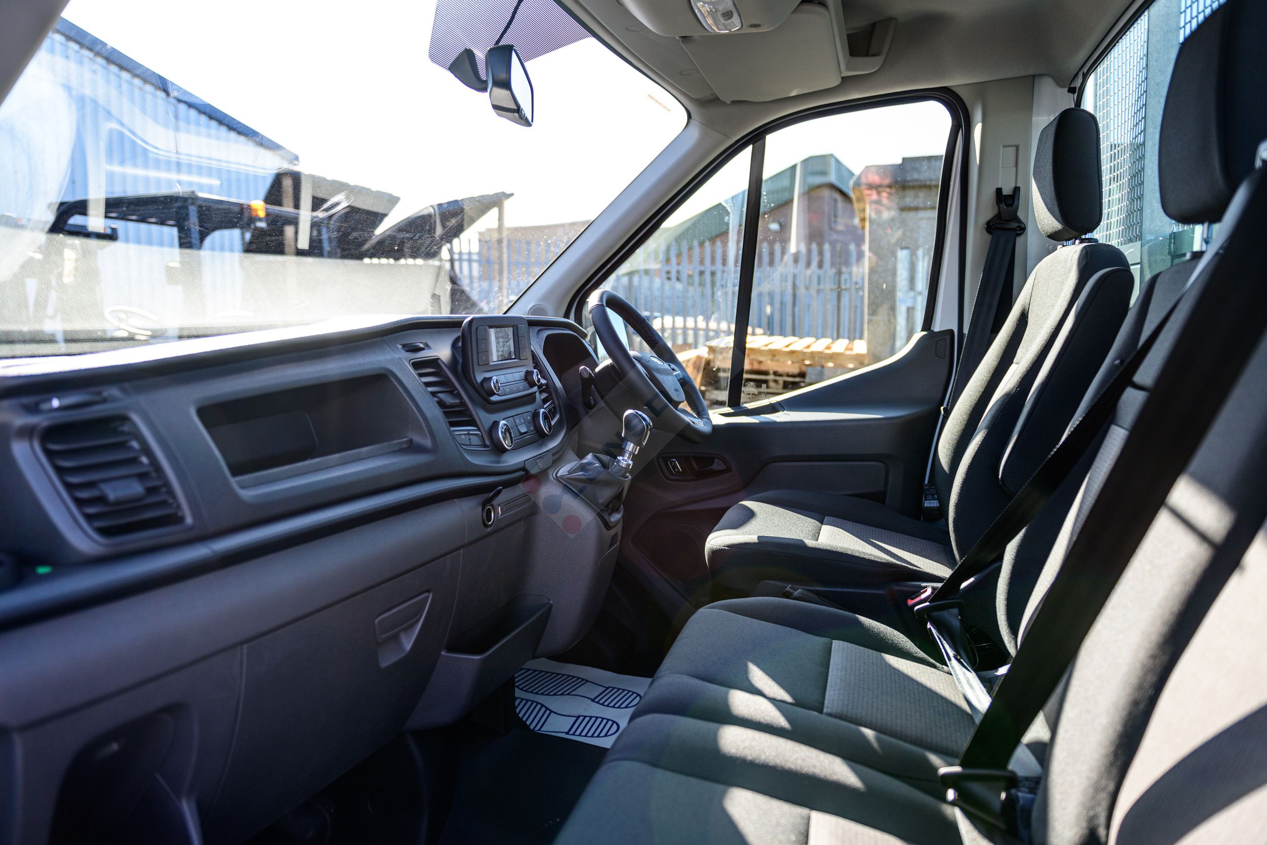 Ford Transit L5 RWD DRW 2.0 Ecoblue 130ps 5200mm dropside body
