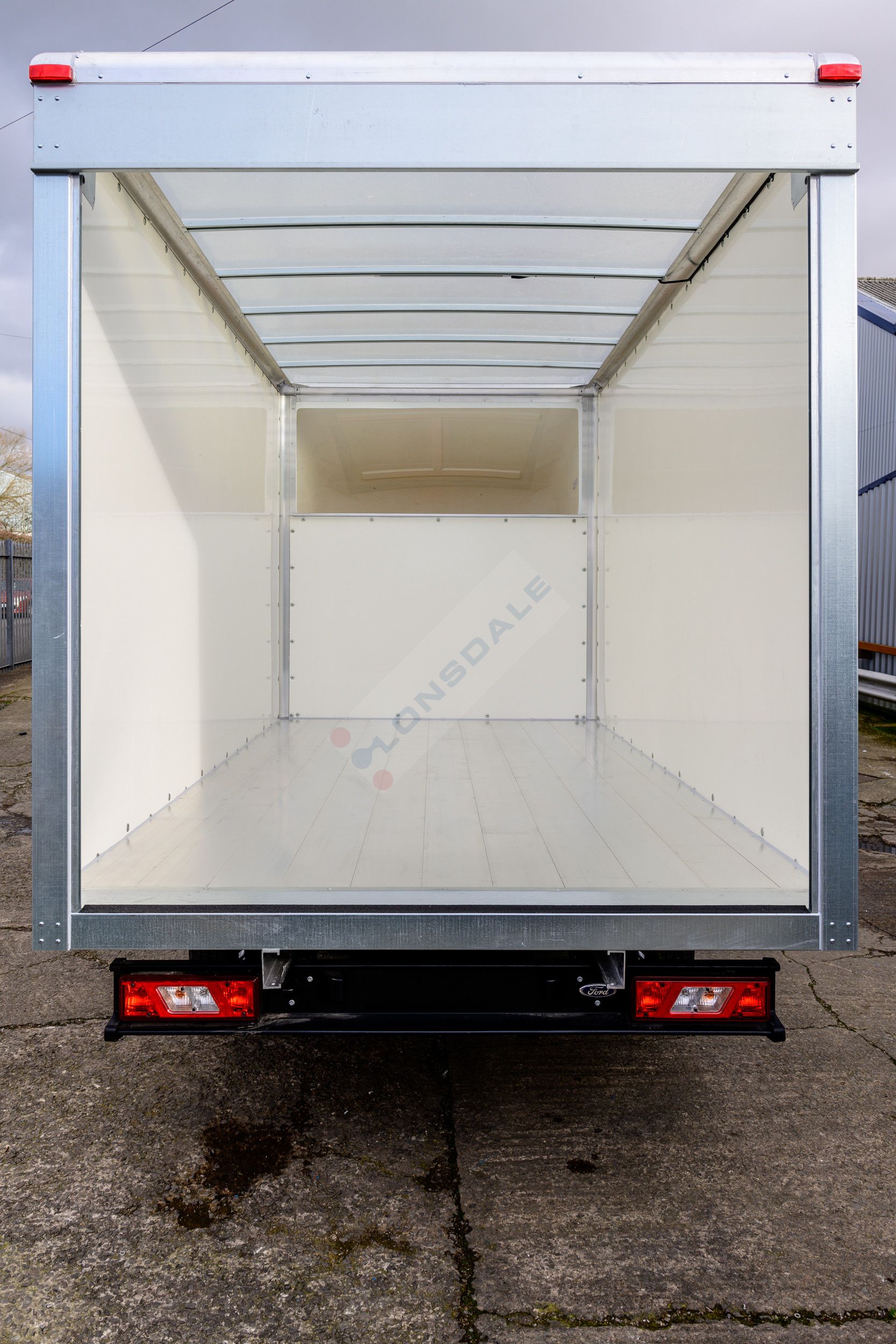 Ford Transit L5 RWD DRW 2.0 Ecoblue 130ps 5200mm lightweight luton body