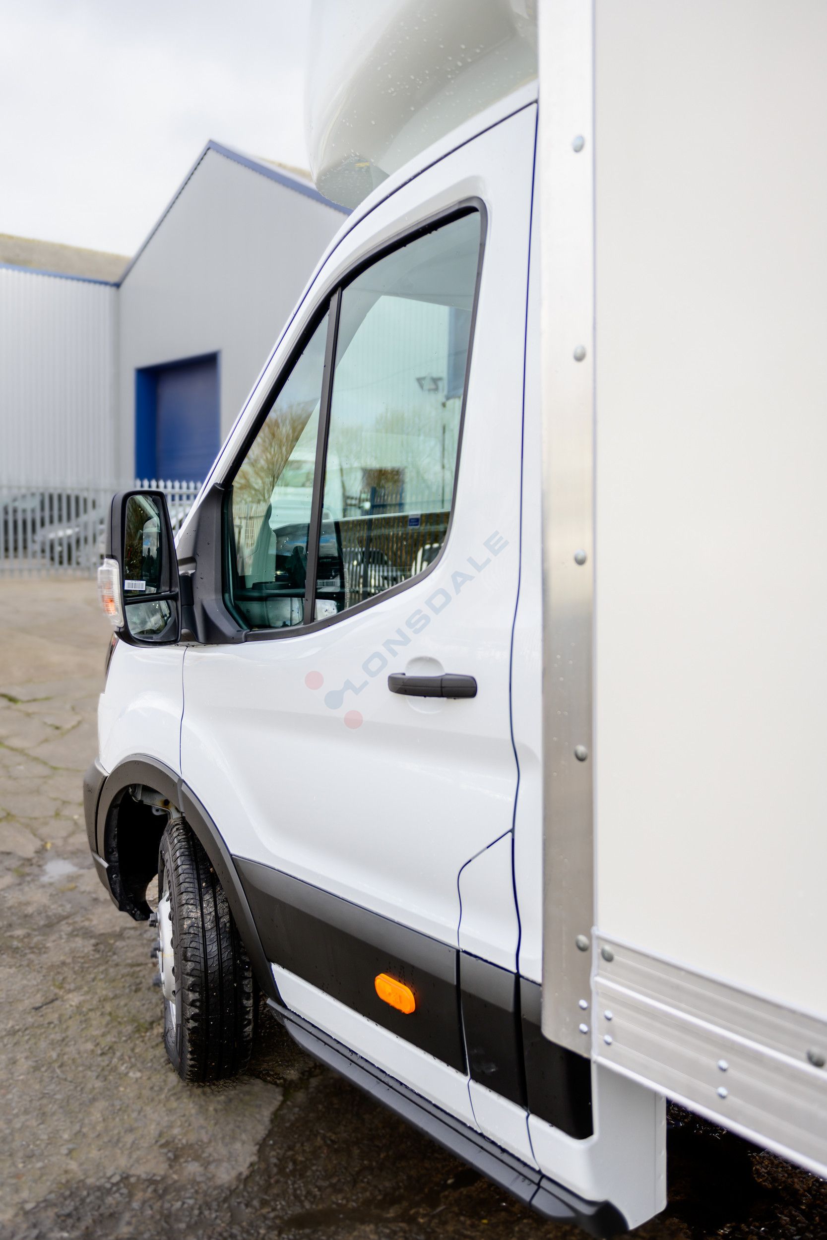 Ford Transit L5 RWD DRW 2.0 Ecoblue 130ps 5200mm lightweight luton body