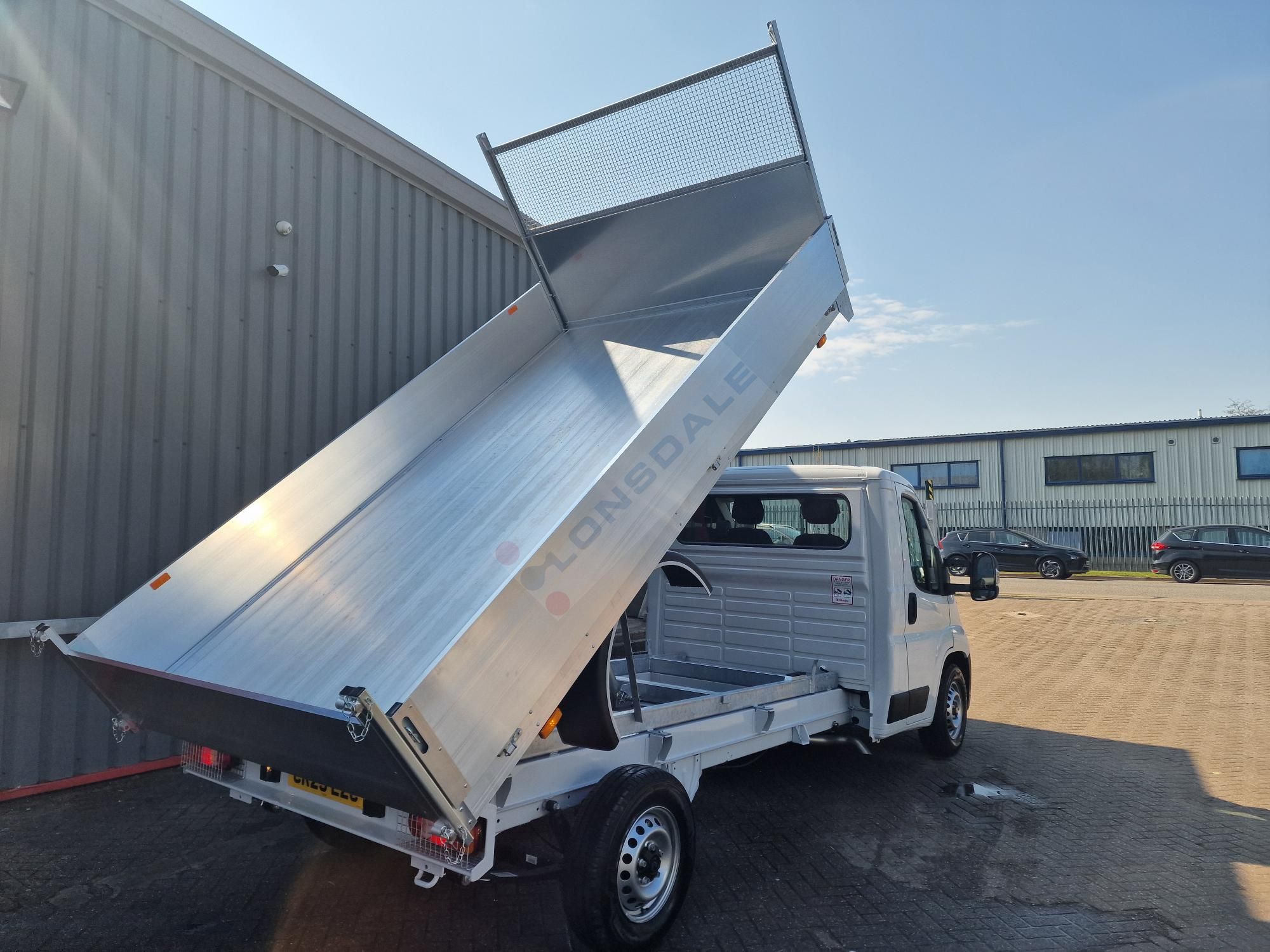 Peugeot Boxer Tipper 11.6ft 335L2 2.2BlueHDi 140ps Euro 6.4