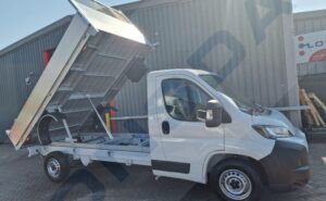 Peugeot Boxer Tipper 11.6ft 335L2 2.2BlueHDi 140ps Euro 6.4