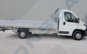 Peugeot Boxer Dropside 12.0ft 335L3 2.2BlueHDi 140ps Euro 6.4