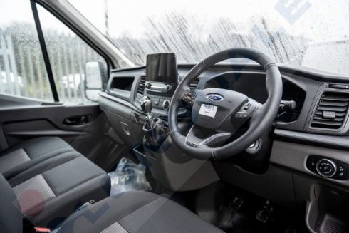Ford Transit L4 RWD SRW 2.0 Ecoblue 130ps 4115mm lightweight curtain sider - Image 7